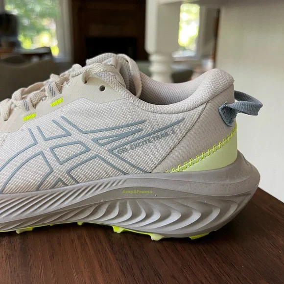 Asics Gel Excite Trail 3 running shoes. Size 8. - Picture 4 of 8